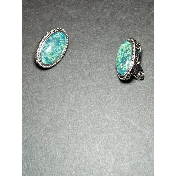 Napier gold tone and silver tone oval green clip on earrings - Picture 3 of 8